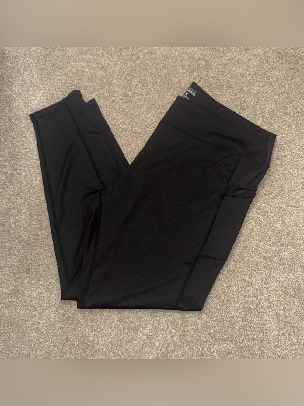 NWOT- Womenās Active Motion Plus Size Black Stretch Leggings Side Pockets